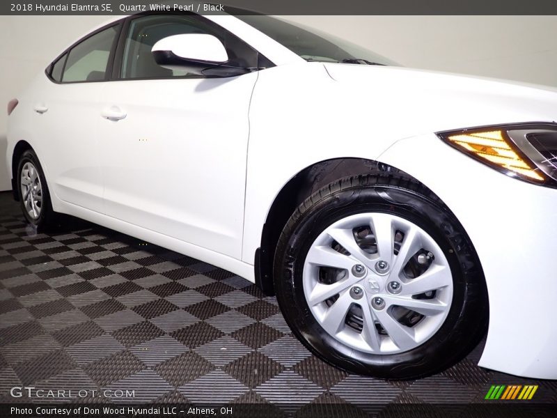 Quartz White Pearl / Black 2018 Hyundai Elantra SE