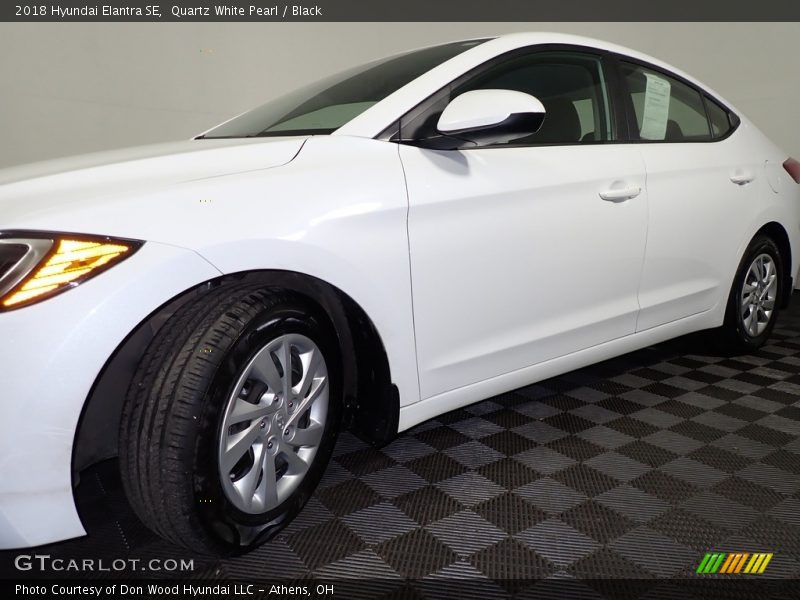 Quartz White Pearl / Black 2018 Hyundai Elantra SE
