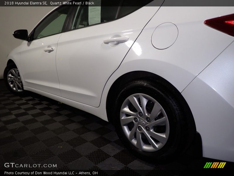 Quartz White Pearl / Black 2018 Hyundai Elantra SE