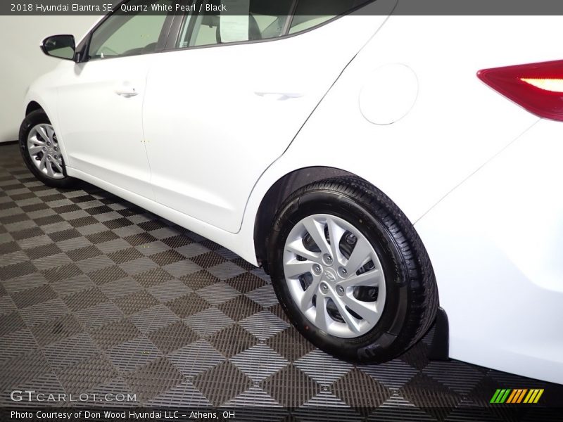 Quartz White Pearl / Black 2018 Hyundai Elantra SE
