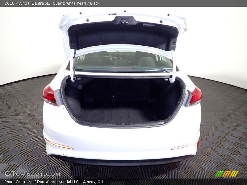Quartz White Pearl / Black 2018 Hyundai Elantra SE