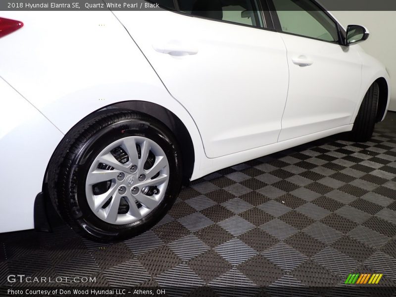 Quartz White Pearl / Black 2018 Hyundai Elantra SE