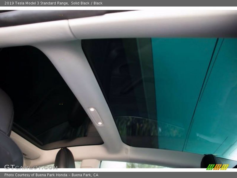 Sunroof of 2019 Model 3 Standard Range