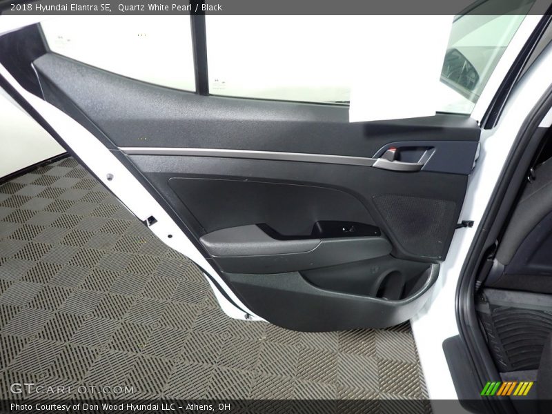 Quartz White Pearl / Black 2018 Hyundai Elantra SE