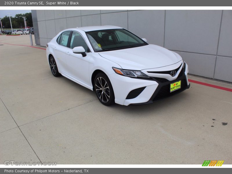 Super White / Black 2020 Toyota Camry SE