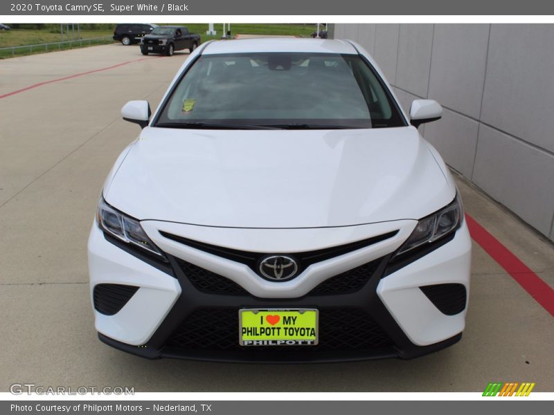 Super White / Black 2020 Toyota Camry SE