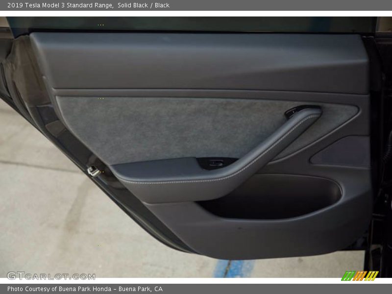 Door Panel of 2019 Model 3 Standard Range