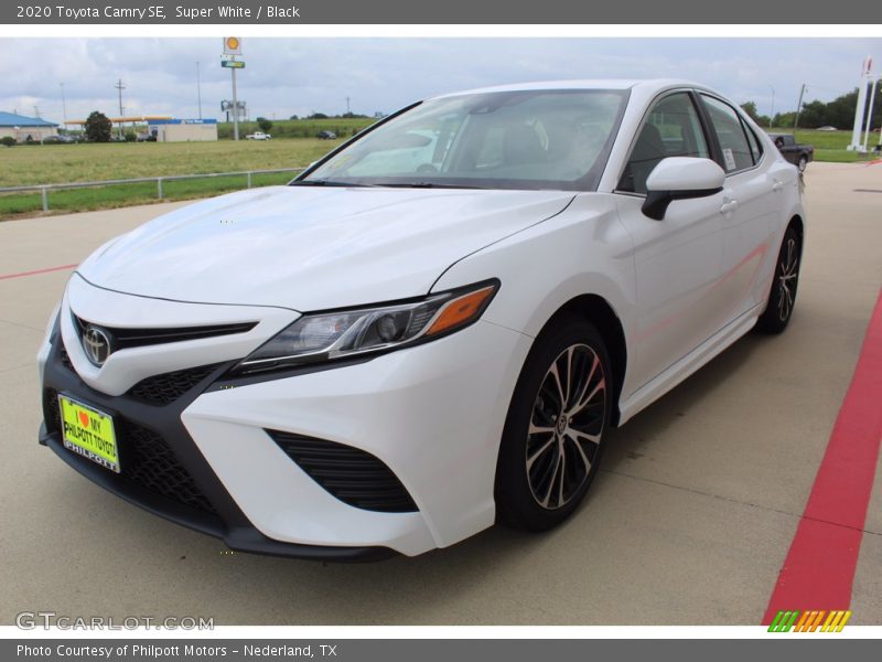 Super White / Black 2020 Toyota Camry SE