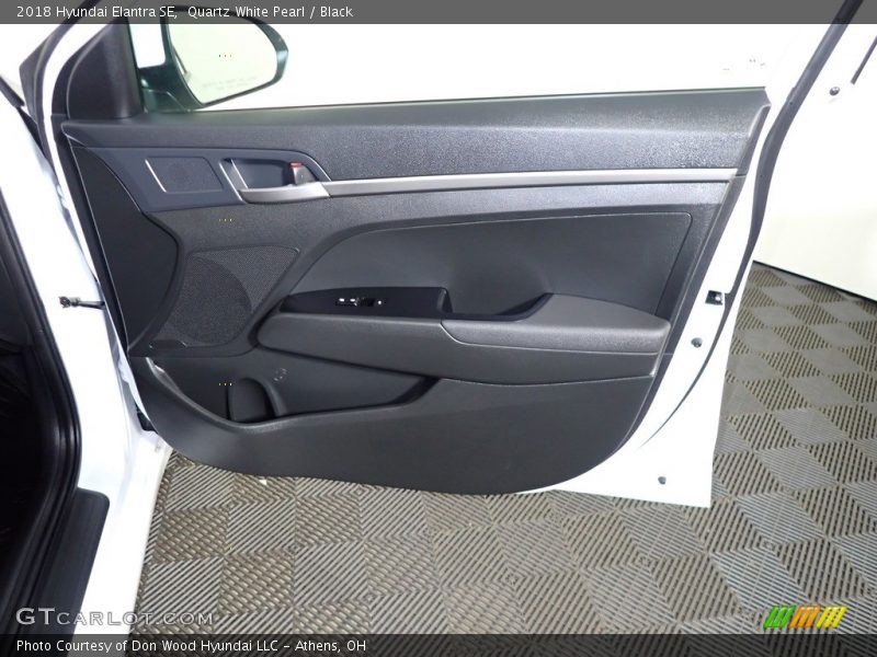 Quartz White Pearl / Black 2018 Hyundai Elantra SE