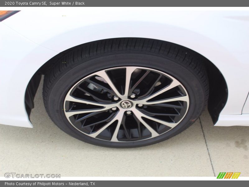 Super White / Black 2020 Toyota Camry SE