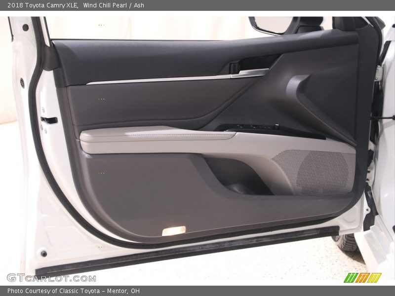 Wind Chill Pearl / Ash 2018 Toyota Camry XLE