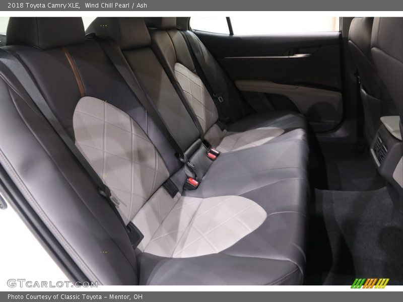 Wind Chill Pearl / Ash 2018 Toyota Camry XLE
