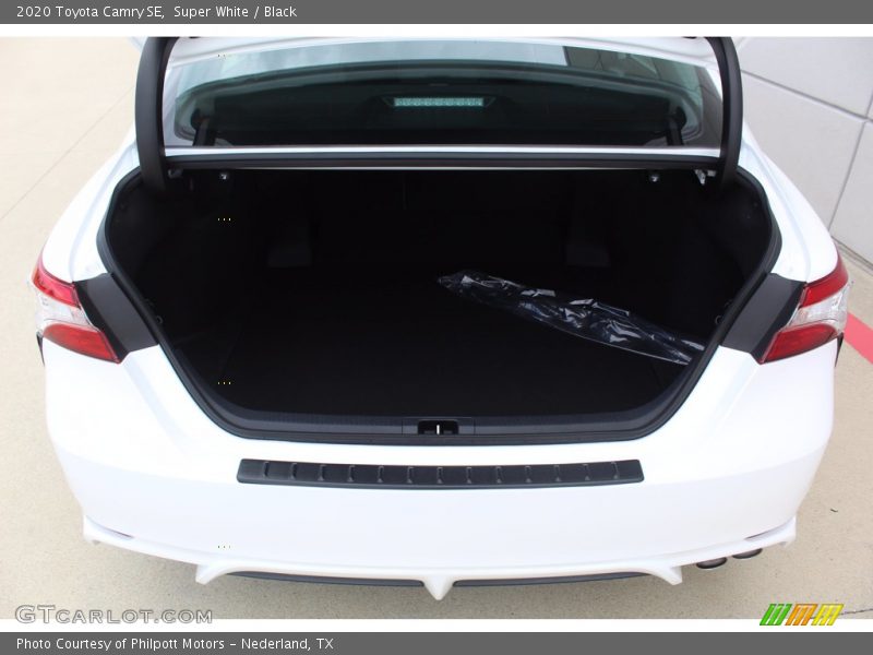 Super White / Black 2020 Toyota Camry SE