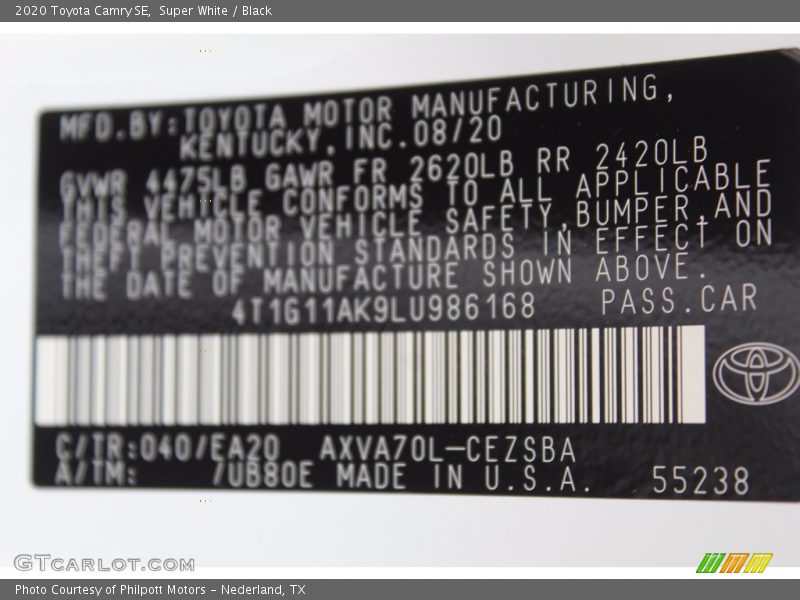Super White / Black 2020 Toyota Camry SE