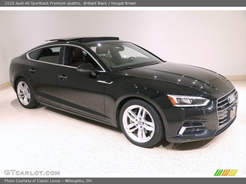 Front 3/4 View of 2019 A5 Sportback Premium quattro