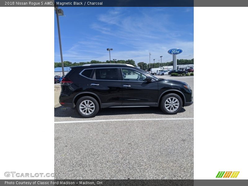 Magnetic Black / Charcoal 2018 Nissan Rogue S AWD