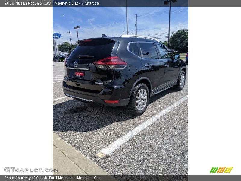 Magnetic Black / Charcoal 2018 Nissan Rogue S AWD