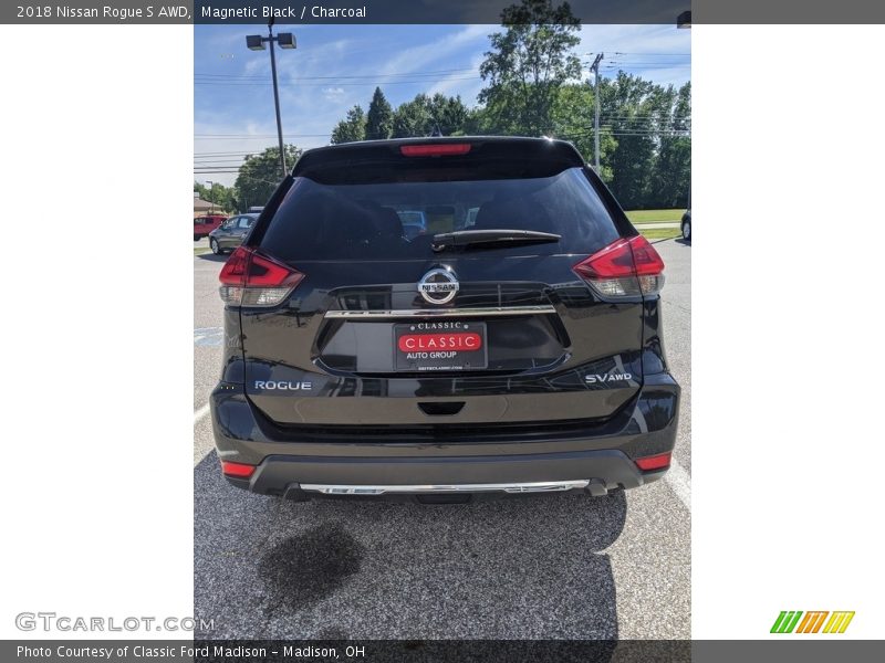 Magnetic Black / Charcoal 2018 Nissan Rogue S AWD