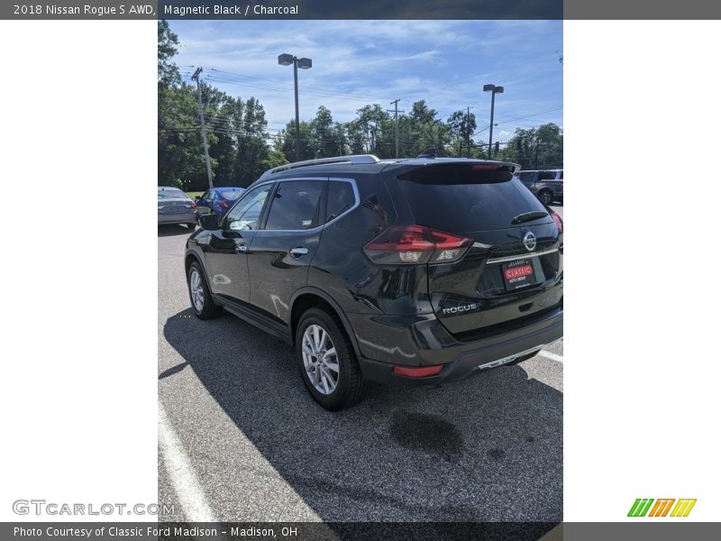Magnetic Black / Charcoal 2018 Nissan Rogue S AWD