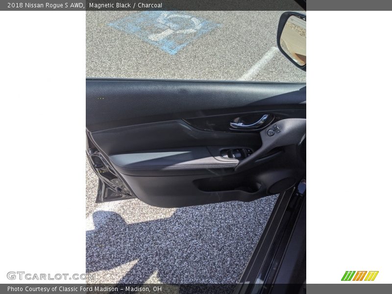 Magnetic Black / Charcoal 2018 Nissan Rogue S AWD