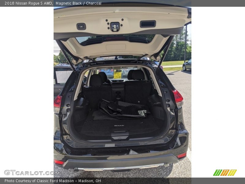 Magnetic Black / Charcoal 2018 Nissan Rogue S AWD