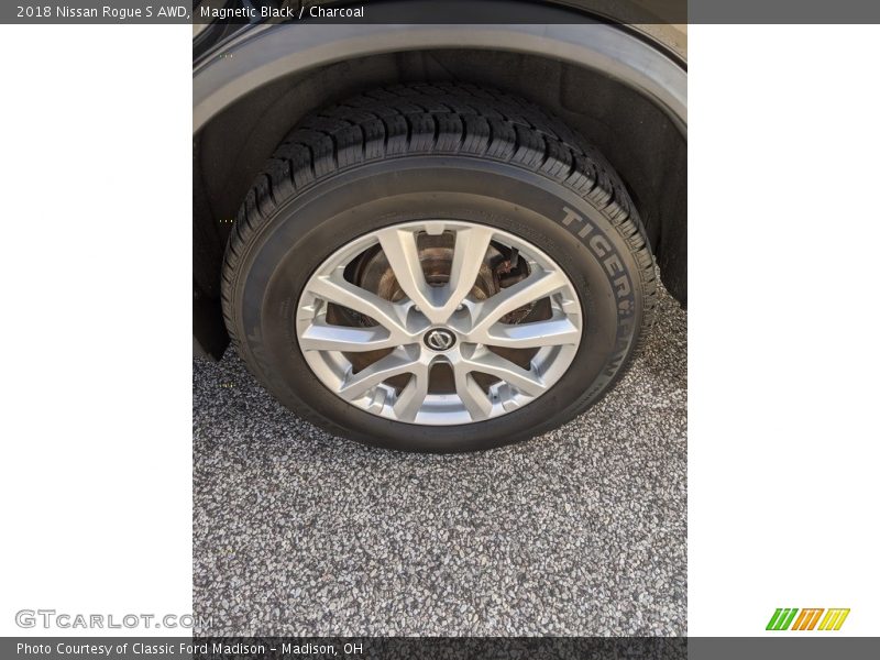 Magnetic Black / Charcoal 2018 Nissan Rogue S AWD