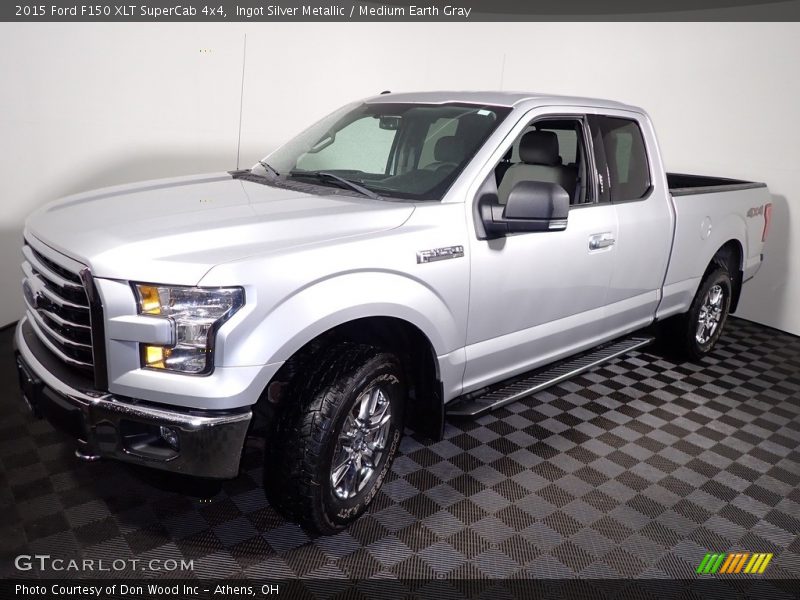 Front 3/4 View of 2015 F150 XLT SuperCab 4x4