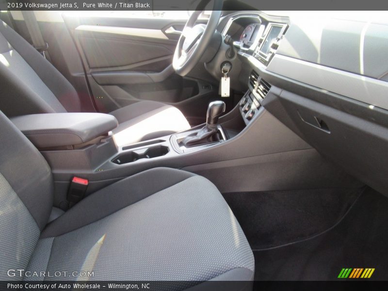 Pure White / Titan Black 2019 Volkswagen Jetta S