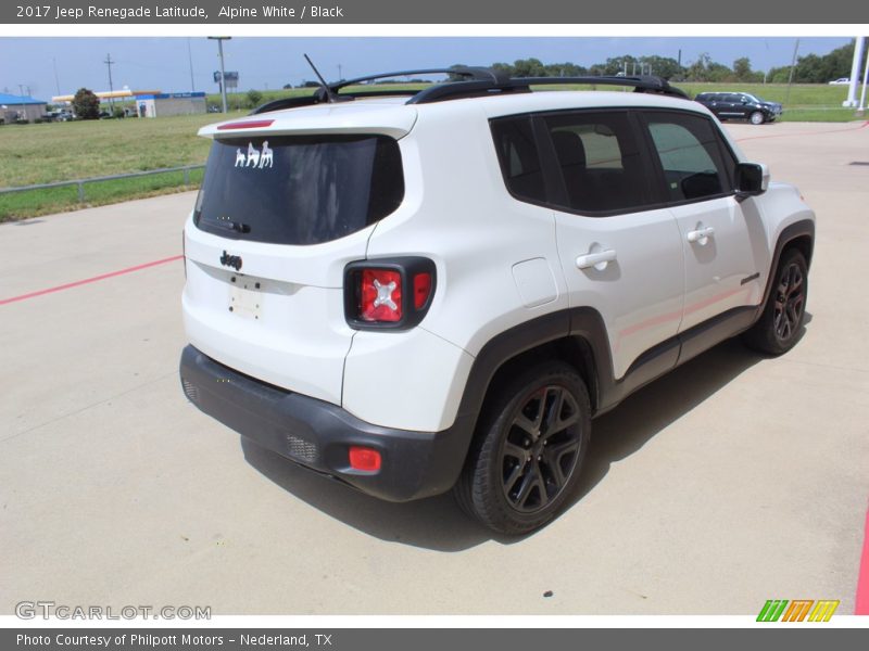 Alpine White / Black 2017 Jeep Renegade Latitude