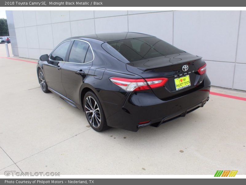 Midnight Black Metallic / Black 2018 Toyota Camry SE