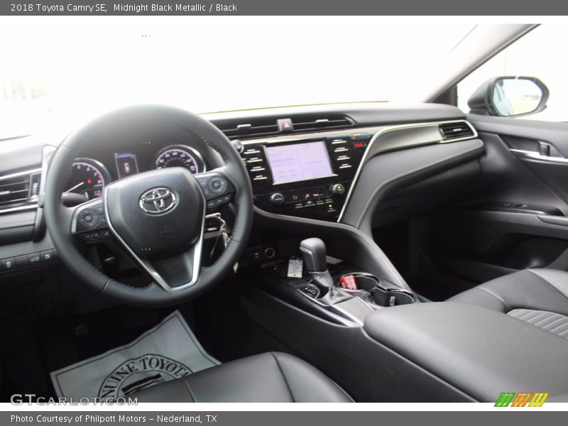 Midnight Black Metallic / Black 2018 Toyota Camry SE