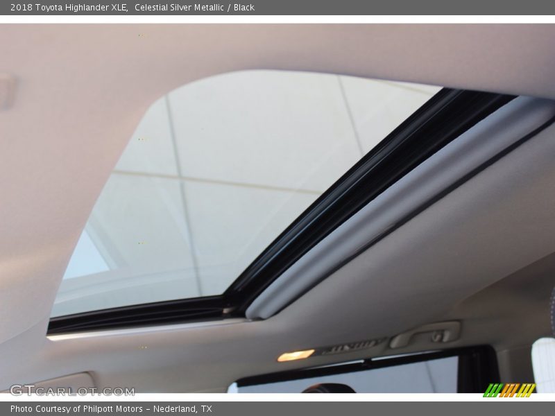 Celestial Silver Metallic / Black 2018 Toyota Highlander XLE