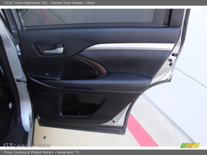 Celestial Silver Metallic / Black 2018 Toyota Highlander XLE