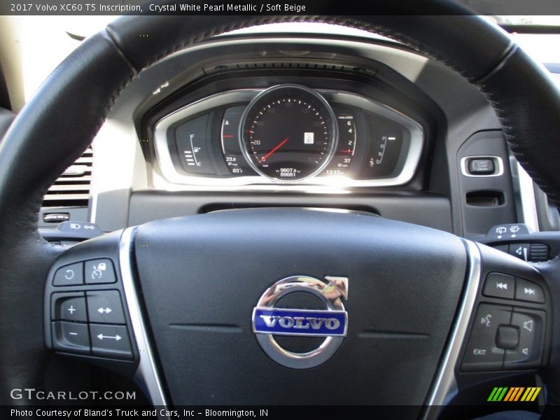 Crystal White Pearl Metallic / Soft Beige 2017 Volvo XC60 T5 Inscription