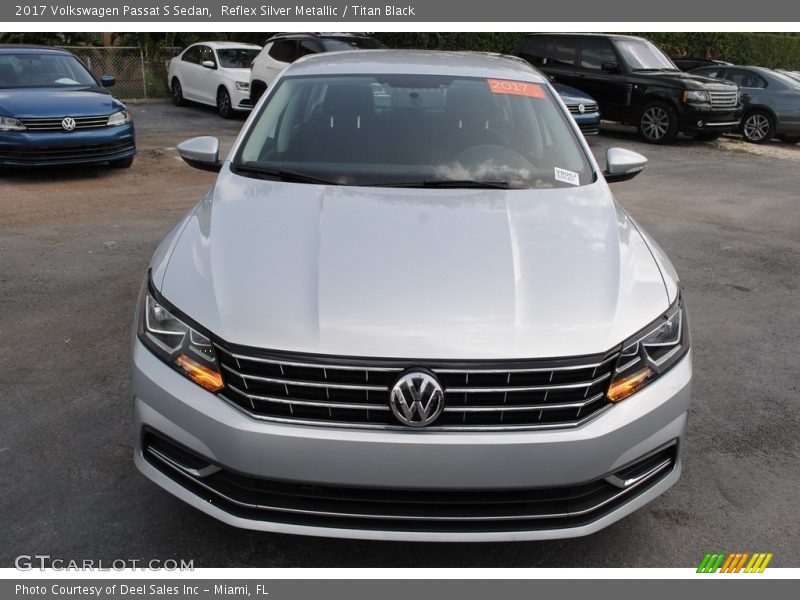 Reflex Silver Metallic / Titan Black 2017 Volkswagen Passat S Sedan