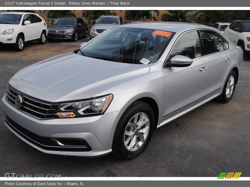Reflex Silver Metallic / Titan Black 2017 Volkswagen Passat S Sedan