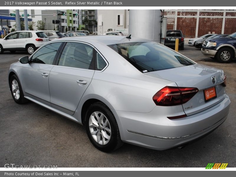 Reflex Silver Metallic / Titan Black 2017 Volkswagen Passat S Sedan