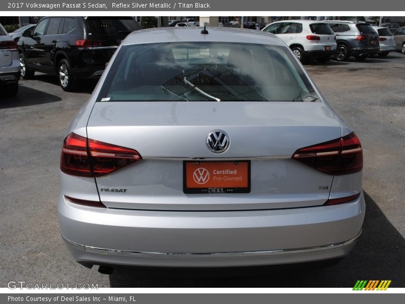 Reflex Silver Metallic / Titan Black 2017 Volkswagen Passat S Sedan