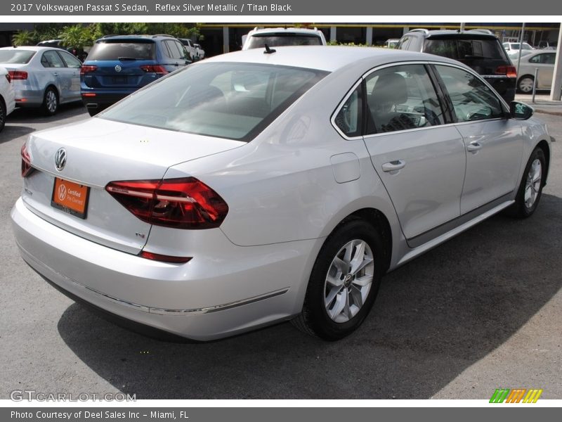 Reflex Silver Metallic / Titan Black 2017 Volkswagen Passat S Sedan