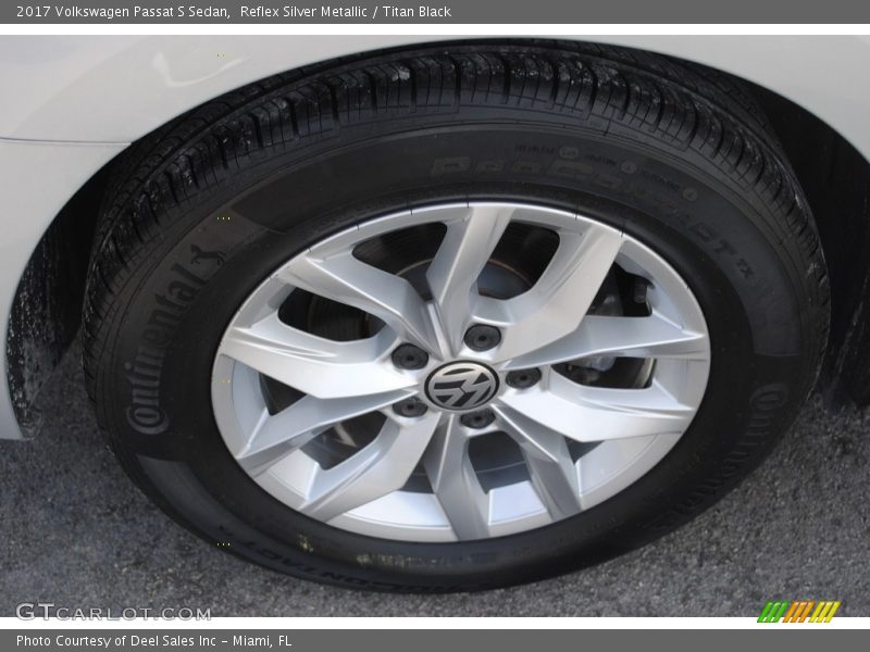 Reflex Silver Metallic / Titan Black 2017 Volkswagen Passat S Sedan