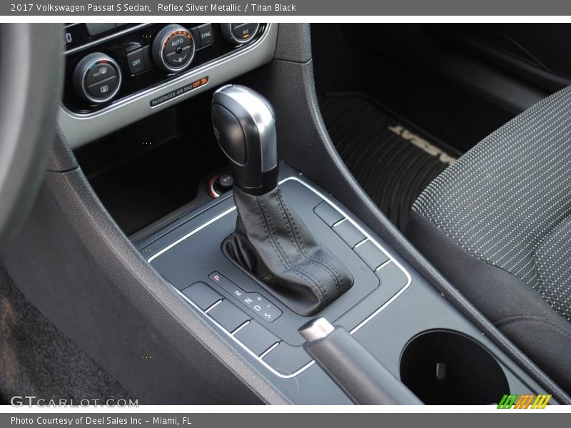 Reflex Silver Metallic / Titan Black 2017 Volkswagen Passat S Sedan