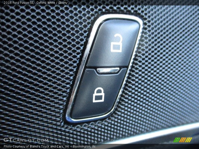 Oxford White / Ebony 2018 Ford Fusion SE