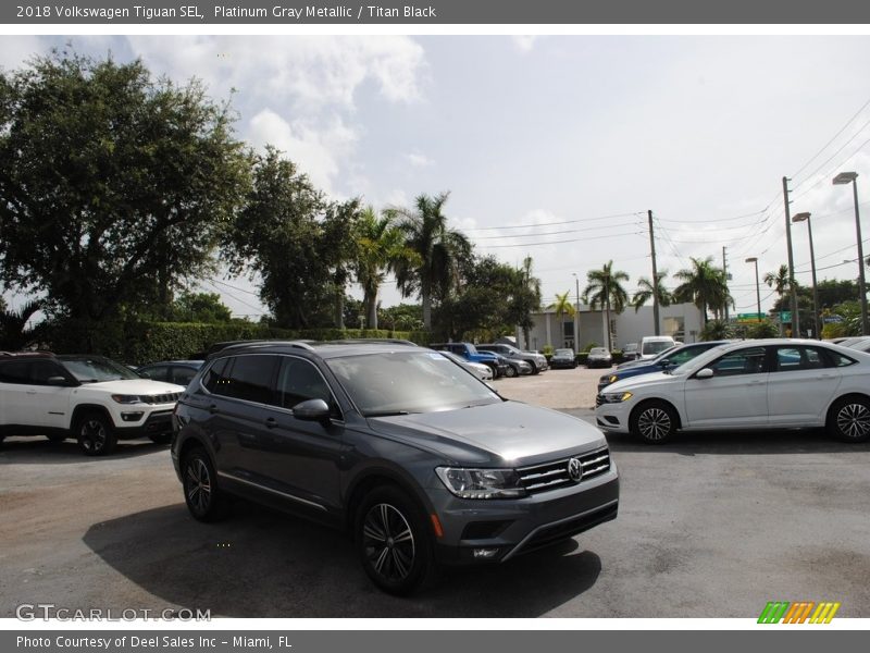 Platinum Gray Metallic / Titan Black 2018 Volkswagen Tiguan SEL