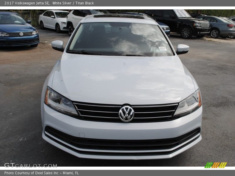 White Silver / Titan Black 2017 Volkswagen Jetta SE