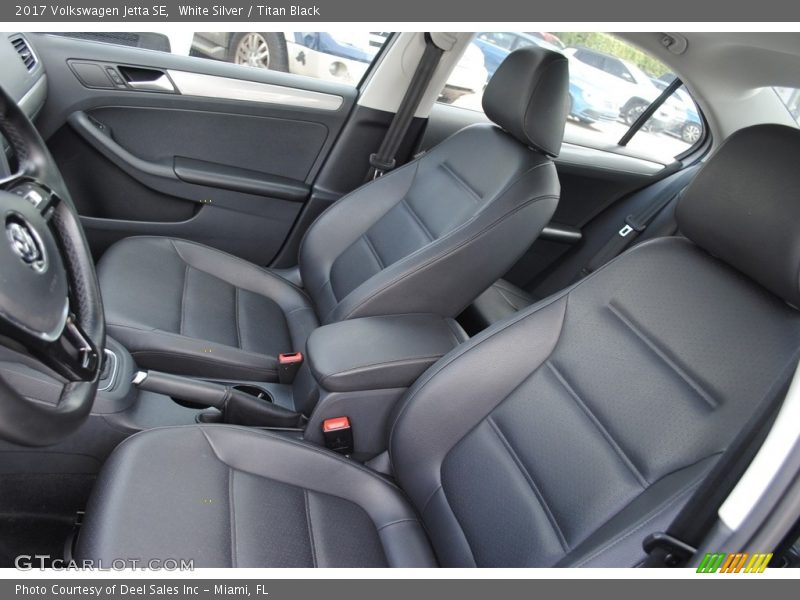White Silver / Titan Black 2017 Volkswagen Jetta SE