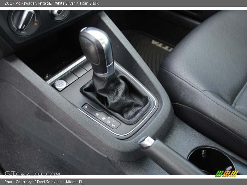 White Silver / Titan Black 2017 Volkswagen Jetta SE