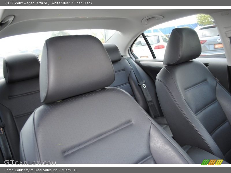 White Silver / Titan Black 2017 Volkswagen Jetta SE