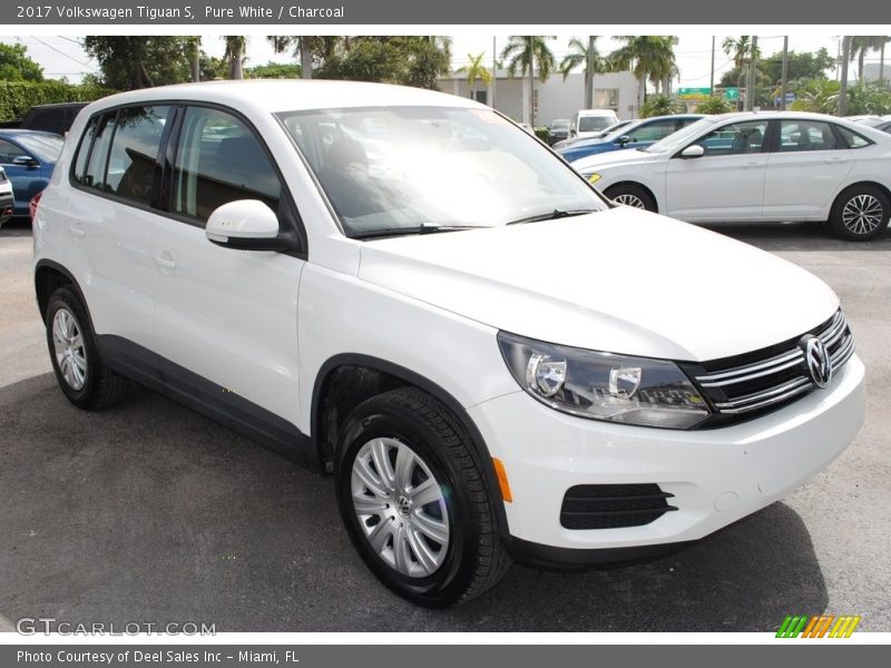 Pure White / Charcoal 2017 Volkswagen Tiguan S