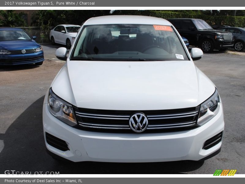 Pure White / Charcoal 2017 Volkswagen Tiguan S