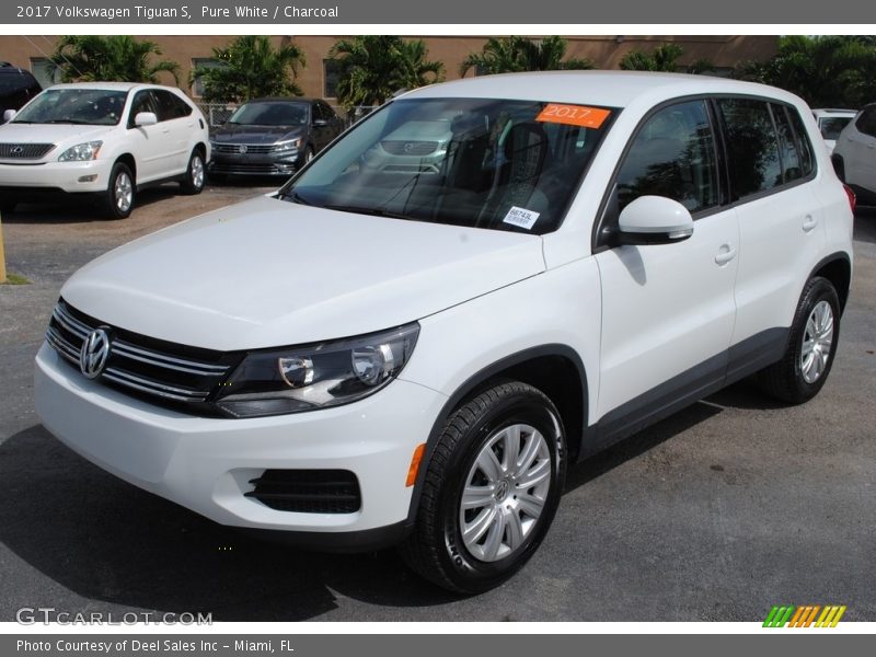 Pure White / Charcoal 2017 Volkswagen Tiguan S